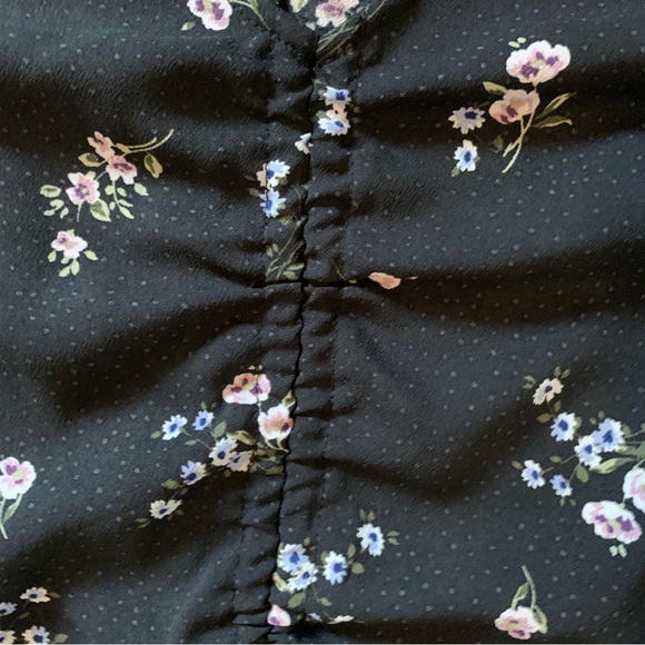 Floral Ruched Blouse - Picture 4 of 5